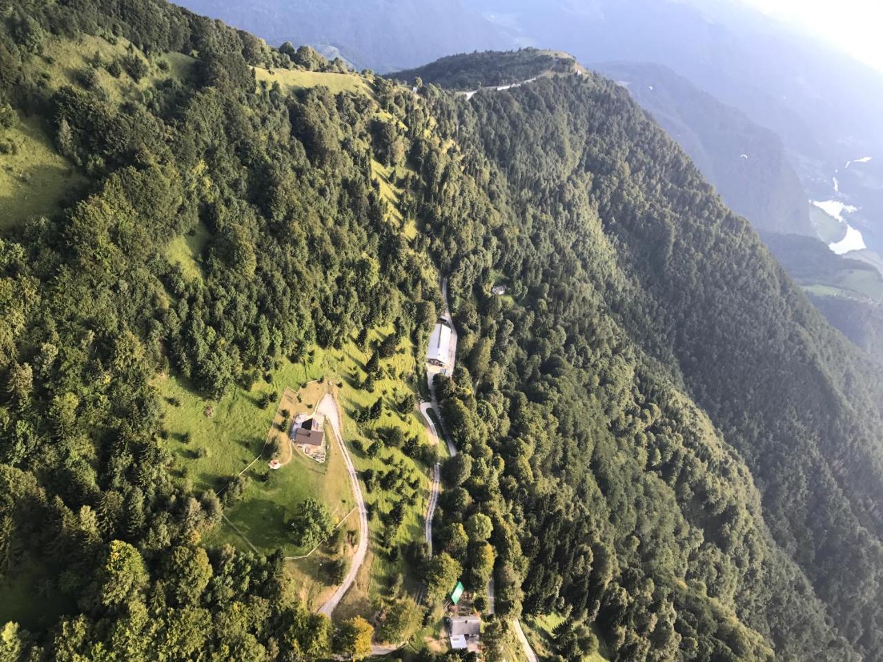 Eco Chalet Astramontana Tolmin Bagian luar foto